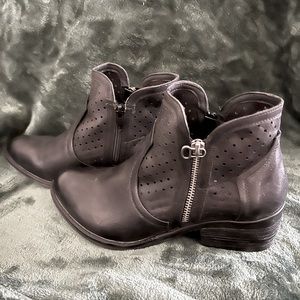 black booties size 10.